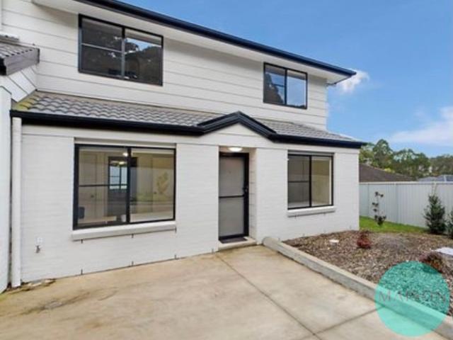 Incredible share house furnished! ALL bills included Secure gated complex!