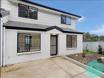 Incredible share house furnished! ALL bills included Secure gated complex!