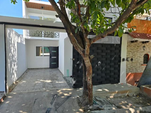 Increíble casa con acabados de buen gusto. Está casa no se visita! Se presume.