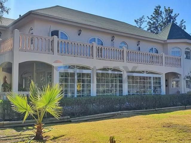 Increible casa construida por su dueña. 5 dormitorios por 21900.00 en Colina