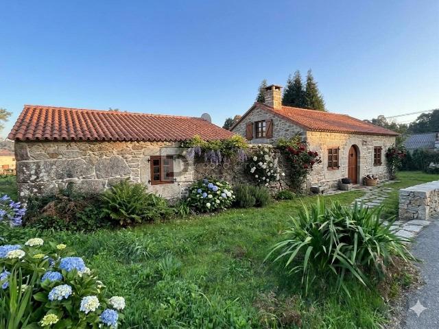 Increible Casa En Tui Para Rehabilitar Con Gran Parcela Prec. 72m² Tui