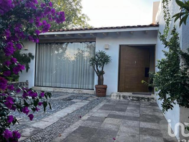 Increíble casa en venta en Vista Real con amplio jardín