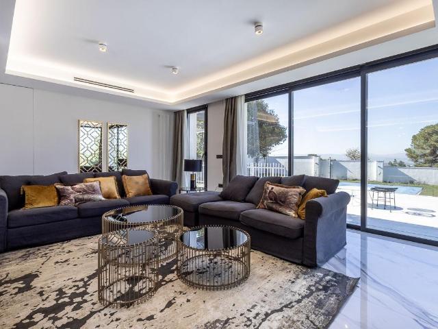 ¡INCREIBLE CASA EN LA URBANIZACIÓN MONTELUZ!