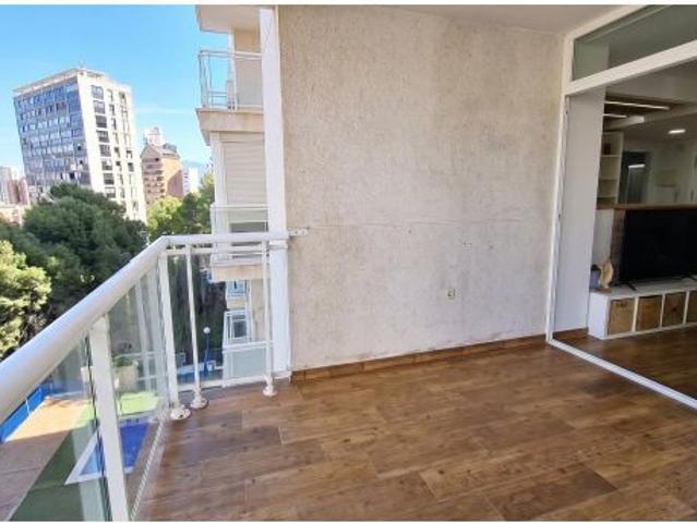 ¡Increíble apartamento de diseño con vistas espectaculares a 8 minutos de la playa!