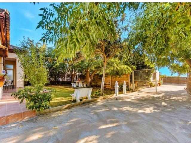 INCREIBLE FINCA CON DOS VIVIENDAS Y PISCINA EN 8.320M2