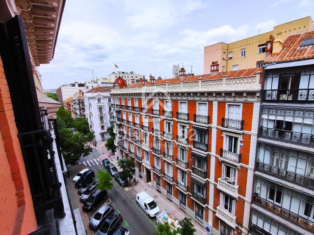 INCREIBLE PISO JUNTO A LA PUERTA DE ALCALA