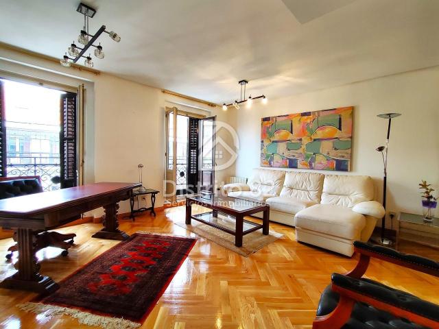 INCREIBLE PISO JUNTO A LA PUERTA DE ALCALA