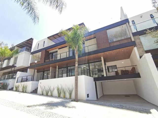 INCREIBLE RESIDENCIA EN VENTA REAL DEL BOSQUE LAGO DE GUADALUPE