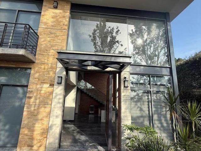 Increible y lujos Casa en el palomar 4 rec, estudio, vapor, 6 autos