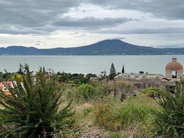 Increíbles Vistas al Lago: Terreno de Ensueño en Venta en San Juan Cosalá