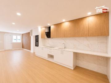 Incrível Apartamento T1 R/ch Totalmente Remodelado Coz. Equipada, 1 Suite, 2 WCs, 2 Entradas Independentes