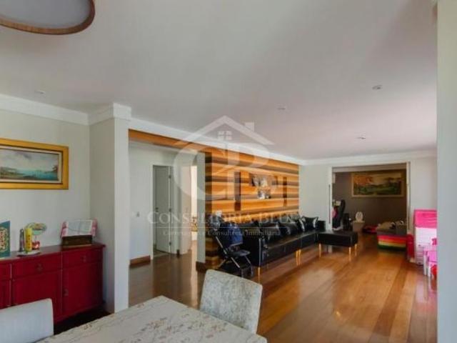 Incrível Apartamento de Luxo com 3 Suítes e 4 Vagas na Vila Mariana, SP Imperdível!