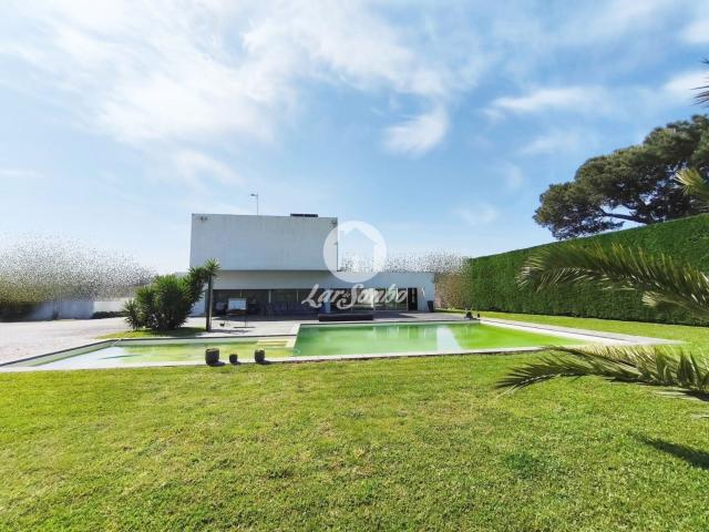 Incrível Moradia T5 na Apúlia com piscina