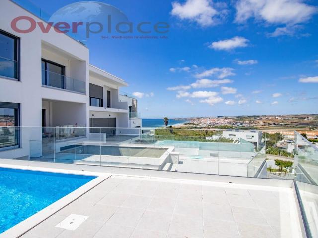 Incrível moradia V3 com vista mar localizada apenas a 2 minu. 0m² da Lourinhã e Atalaia