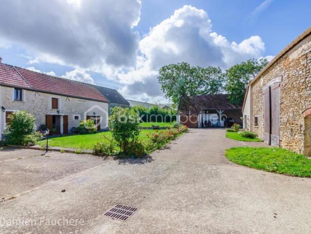 Incroyable POTENTIEL ! Splendide DOMAINE, ensemble immobilier au sein d’un ancien corps de ferme rénové, 340 m² habitables sur parcelle de 1390m2 !