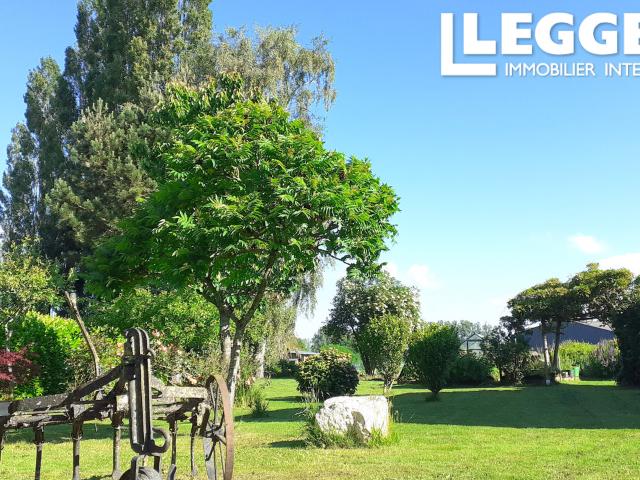 Incroyable propriété au calme dotée d’une superbe longère, 2 gîtes, un garage, 2 granges, un magnifique jardin