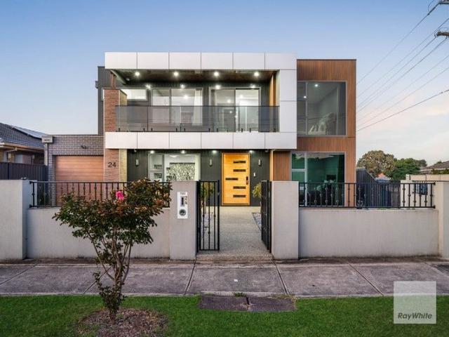 Indulge in a Palatial Lifestyle of Architectural Brilliance
