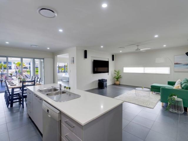 Indulge in Paradise, Gold Coast Waterfront Retreat