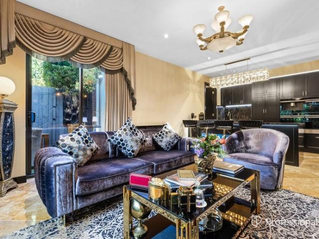Indulge in Unrivalled Bayside Luxury – A 5 Star Fully Furnished Beachside Sanctuary