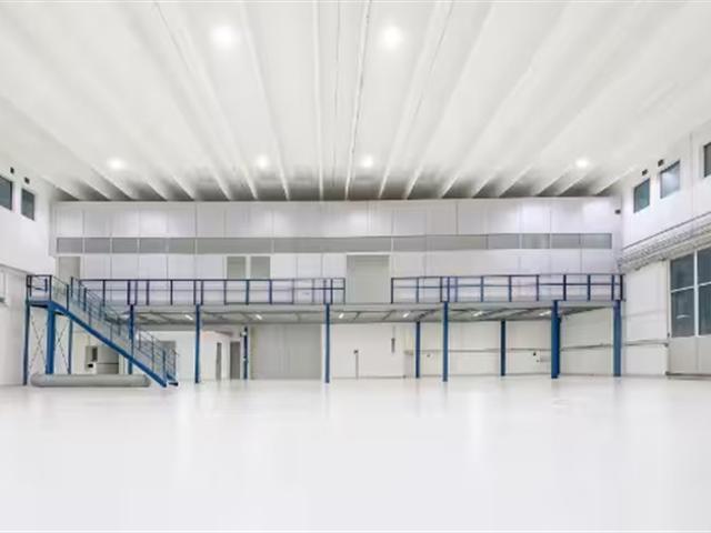 Industriefläche mit Decken 8m