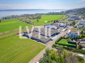 Industriehalle 2800 m2 mit Büros – Autobahn 2 Minuten – Bevaix NE