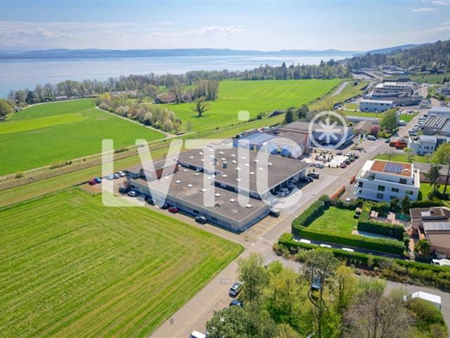 Industriehalle 2800 m2 mit Büros – Autobahn 2 Minuten – Bevaix NE