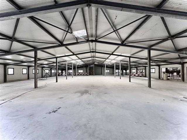 Industriehalle von 2350 m2 zum Verkauf in der Region Sitten