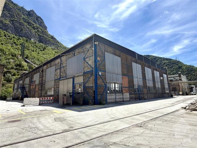Industriehalle mit 20'500 m3 und 2'130 m2 mit gesichertem Zugang