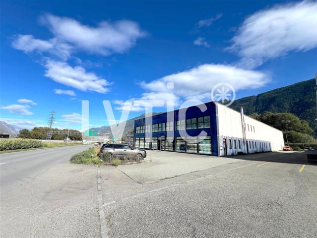 Industriehalle, Showroom, Büros von 2000 m2 zu vermieten in Martigny