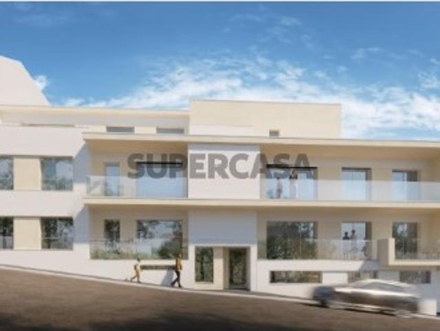 Independência T2 com excelentes áreas a 400 metros da praia da Nazaré