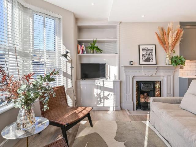 Inderwick Road, Crouch End, London, N8 3 bed flat to rent £5,417 pcm £1,250 pw