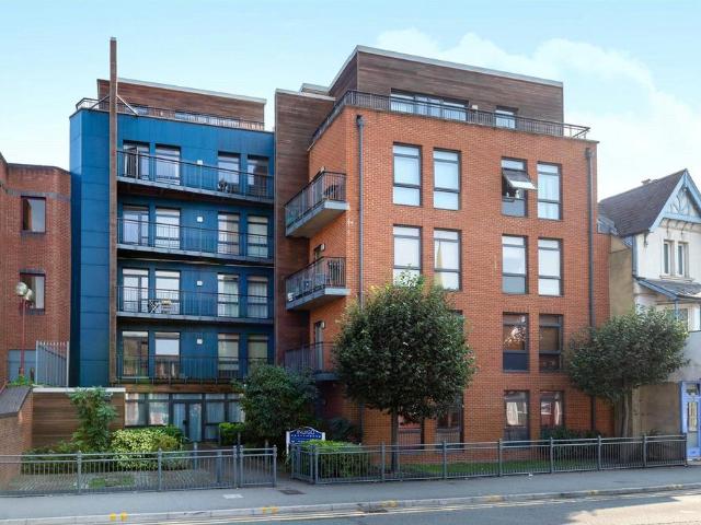 Indigo Apartments, Reading. 2 bed flat to rent £1,400 pcm £323 pw