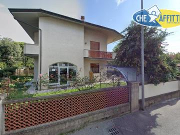 Indipendente in affitto a Massa, Marina di Massa