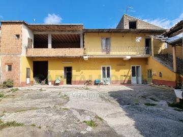 Indipendente in vendita a Macerata Campania