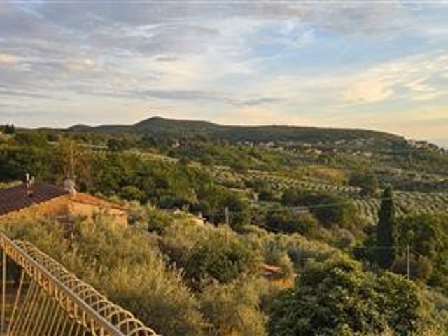 Indipendente Villa a Montecchio