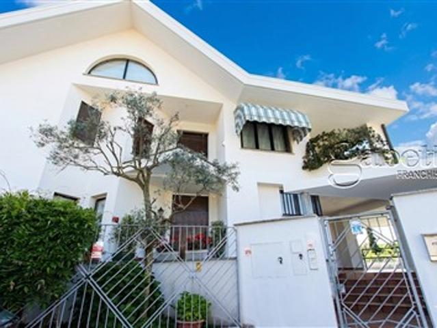 Indipendente Villa a Parabiago
