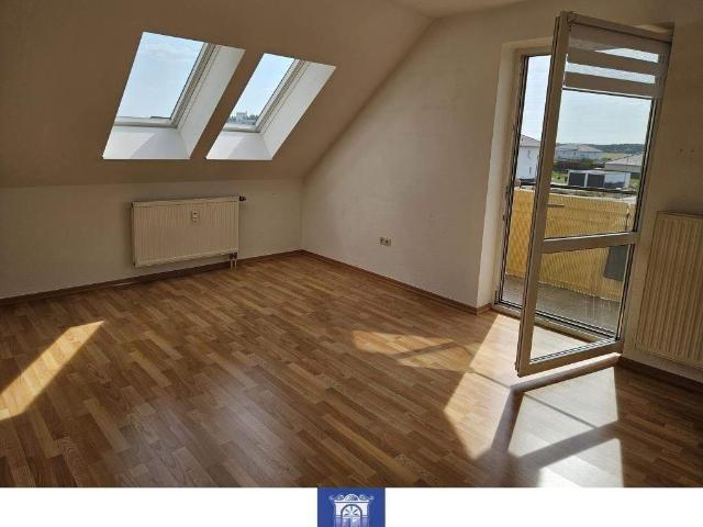 Individuell Wohnen im Dachgeschoss mit Balkon Ruhige grÃ¼ne Umgebung!