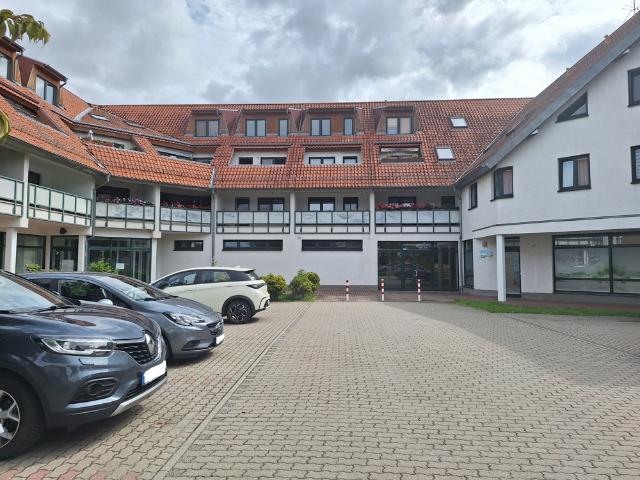 Individuell geschnittene 2 Raum Dachgeschosswohnung mit neuer Einbauküche in Lebus!