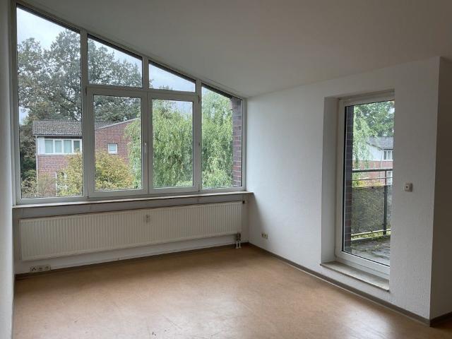 Individuelle 3 Zimmer Dachgeschosswohnung mit Gäste WC und Balkon!