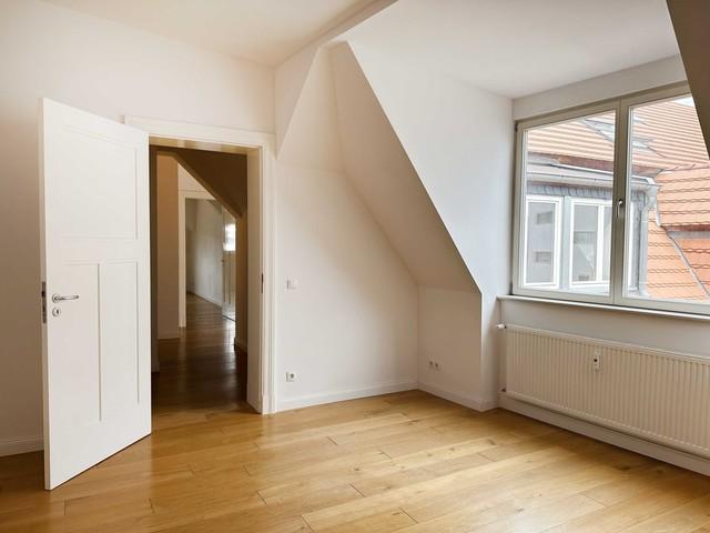 Individuelle 4 Raum Wohnung am Boulevard. Im Dachgeschoss mit Lift!