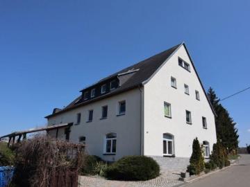 Individuelle Dachgeschosswohnung mit Einbauküche ! !