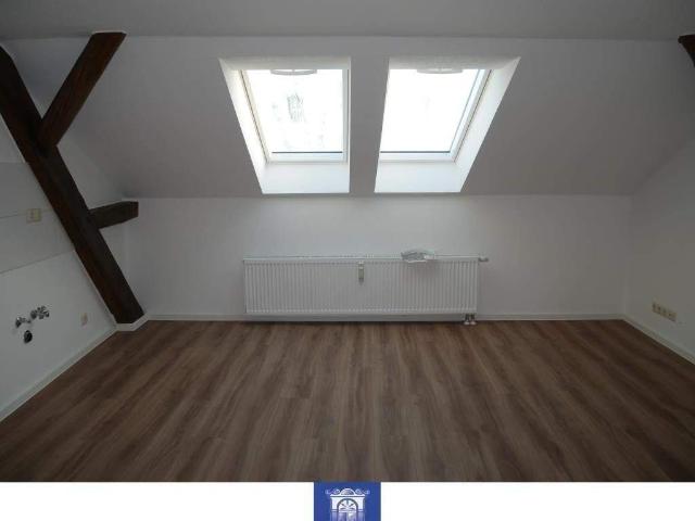 Individuelle Dachgeschosswohnung mit offener KÃ¼che!