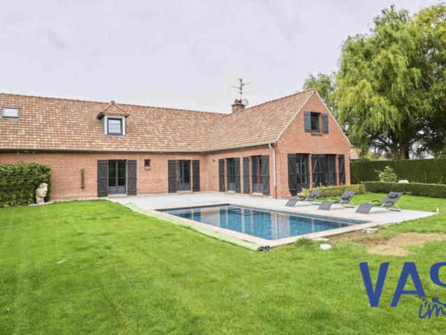 Individuelle sans copro / 5 chambres / Garages / Piscine