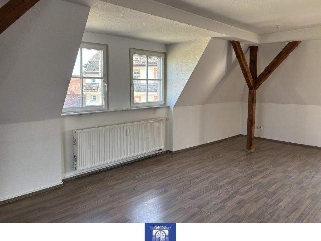 Individuelle und gerÃ¤umige Dachwohnung! Tageslichtbad mit Wanne und Dusche!