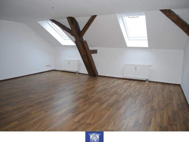 Individuelle und zentral gelegene Dachgeschoss Wohnung mit offener KÃ¼che!