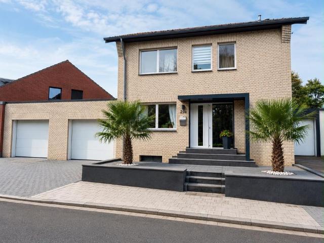 Individuelles Ein Zwei Familienhaus