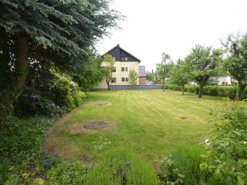 Individuelles Einfamilienhaus mit sehr großem Garten