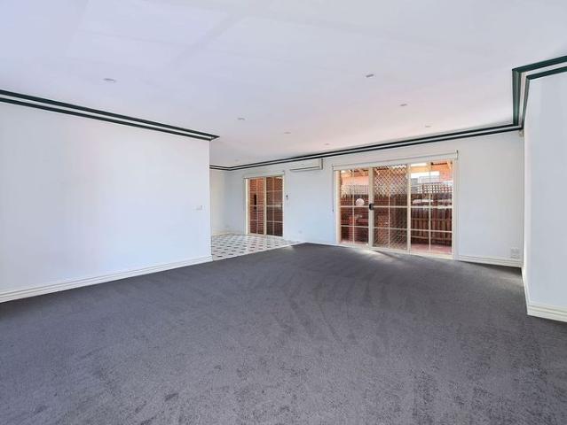 Indoor Outdoor Alfresco Home in a Great Location