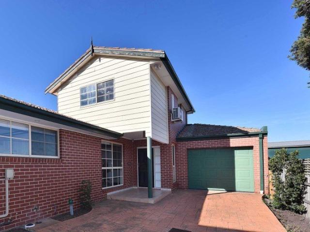 Indoor Outdoor Alfresco Home in a Great Location