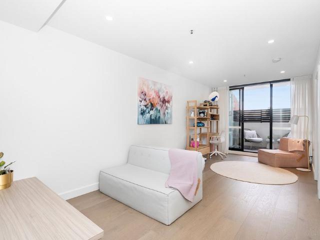 Indoor Outdoor Living in Kew Fully Furnished